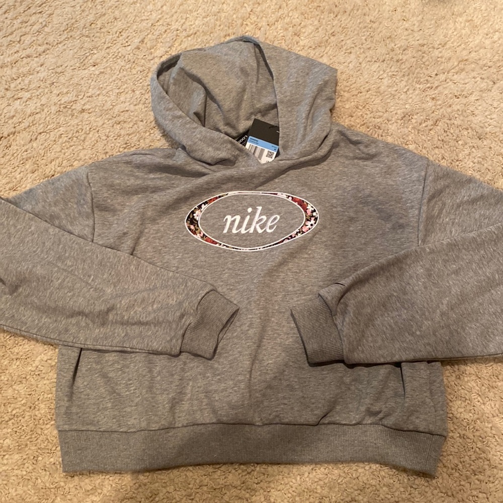 NWT Nike 3/4 sleeve short hoodie M